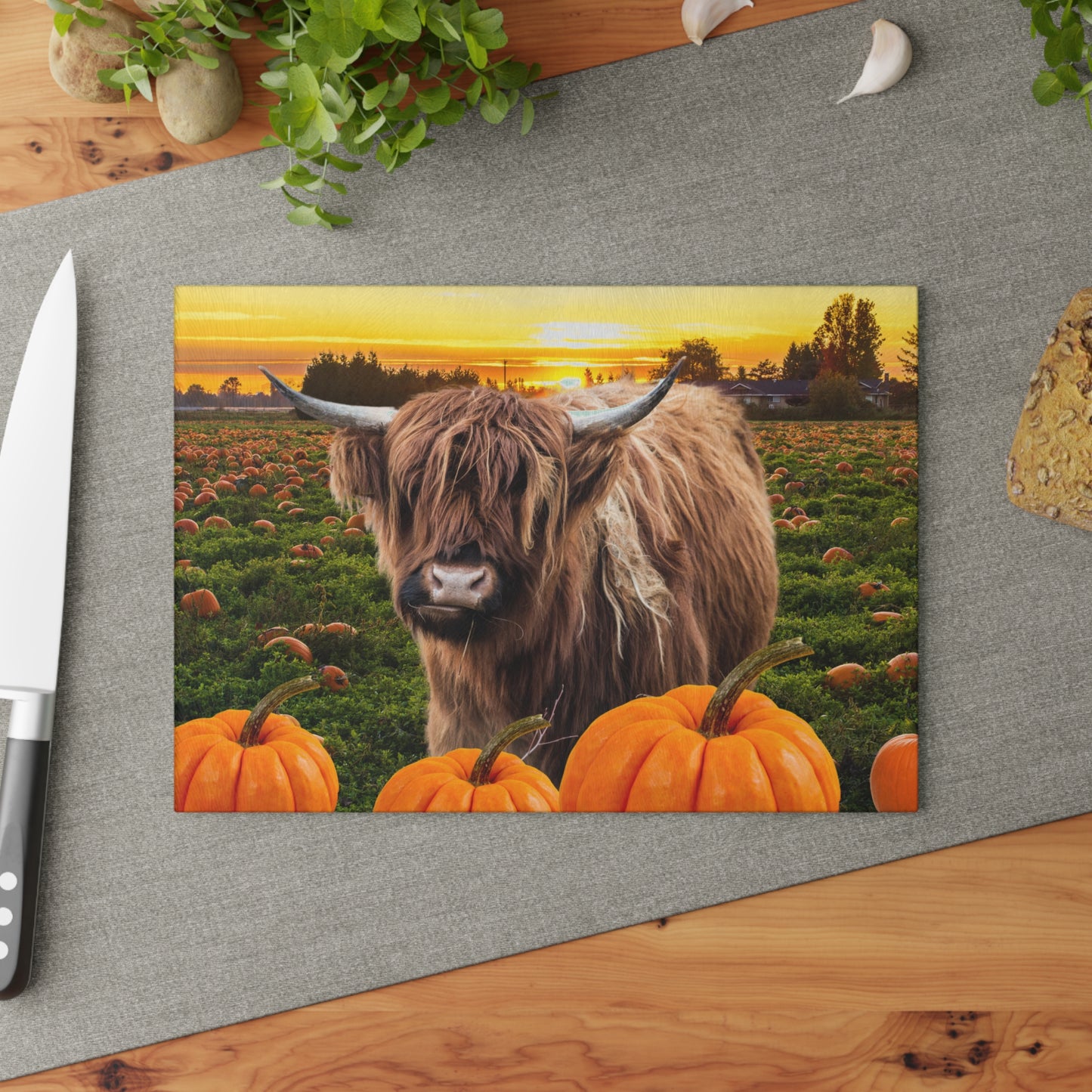 Fall-Themed Highland Cow Glass Cutting Board, Autumn Kitchen Decor, Pumpkin, Thanksgiving Gifts, Seasonal Cooking Accessories