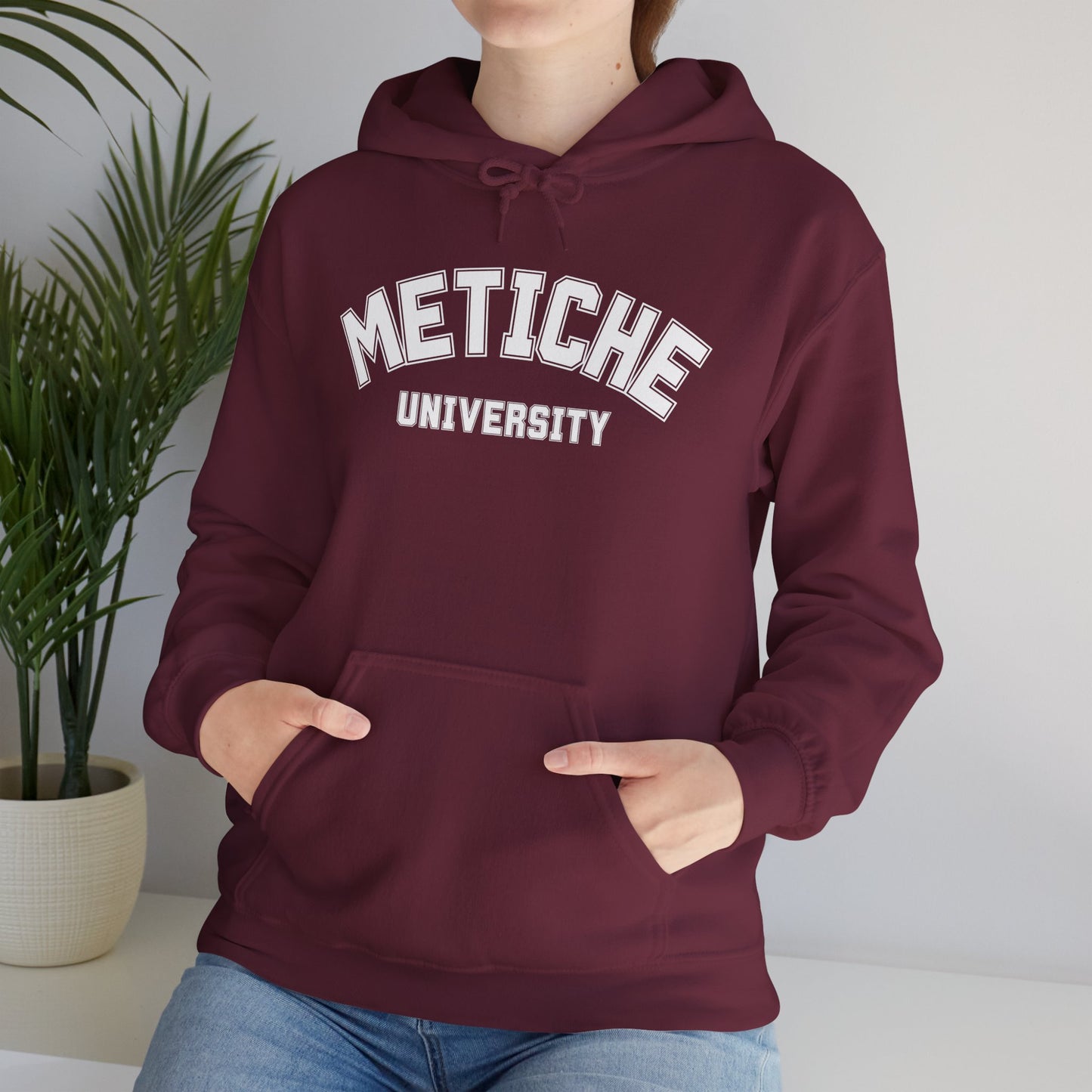 Metiche University, Hoodie