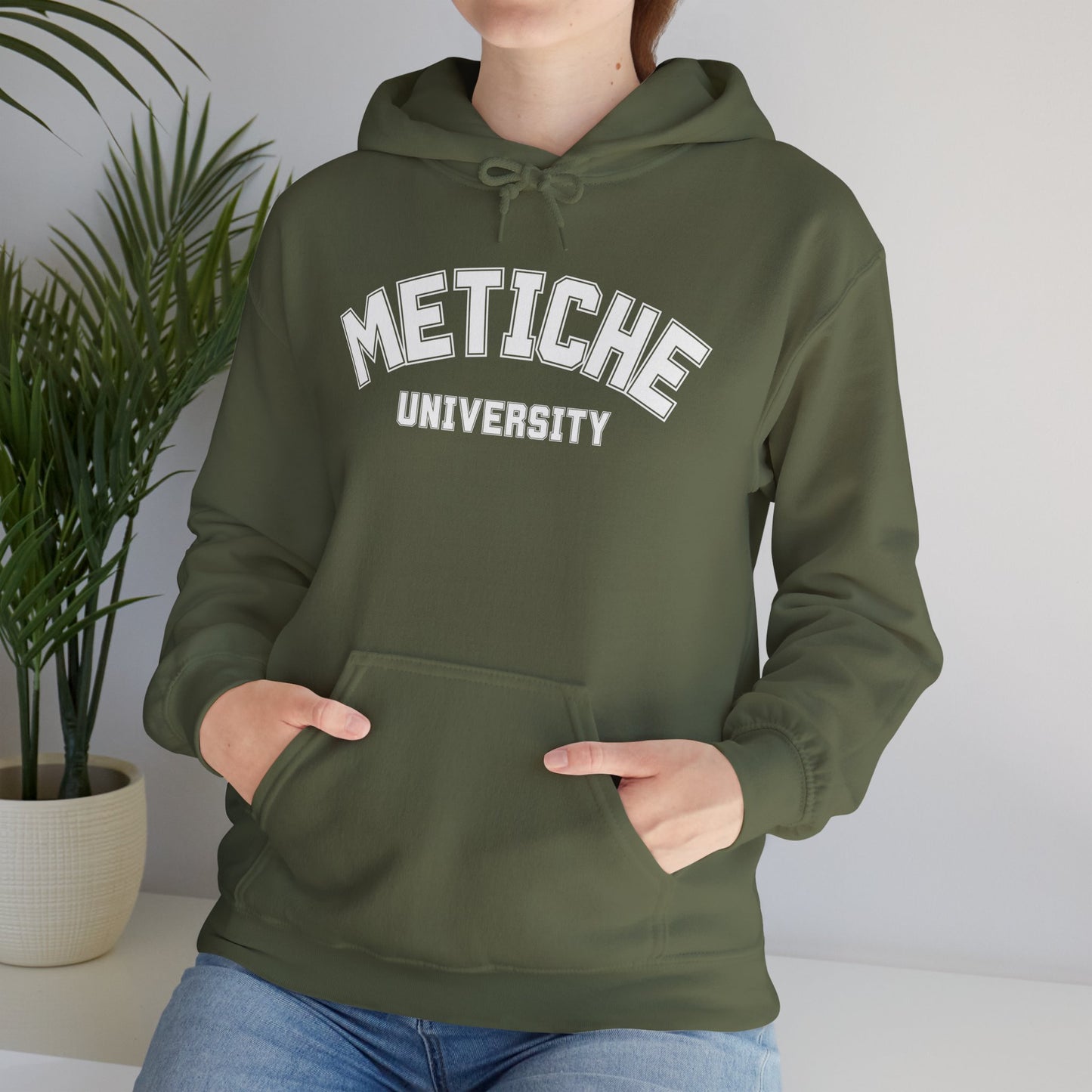 Metiche University, Hoodie