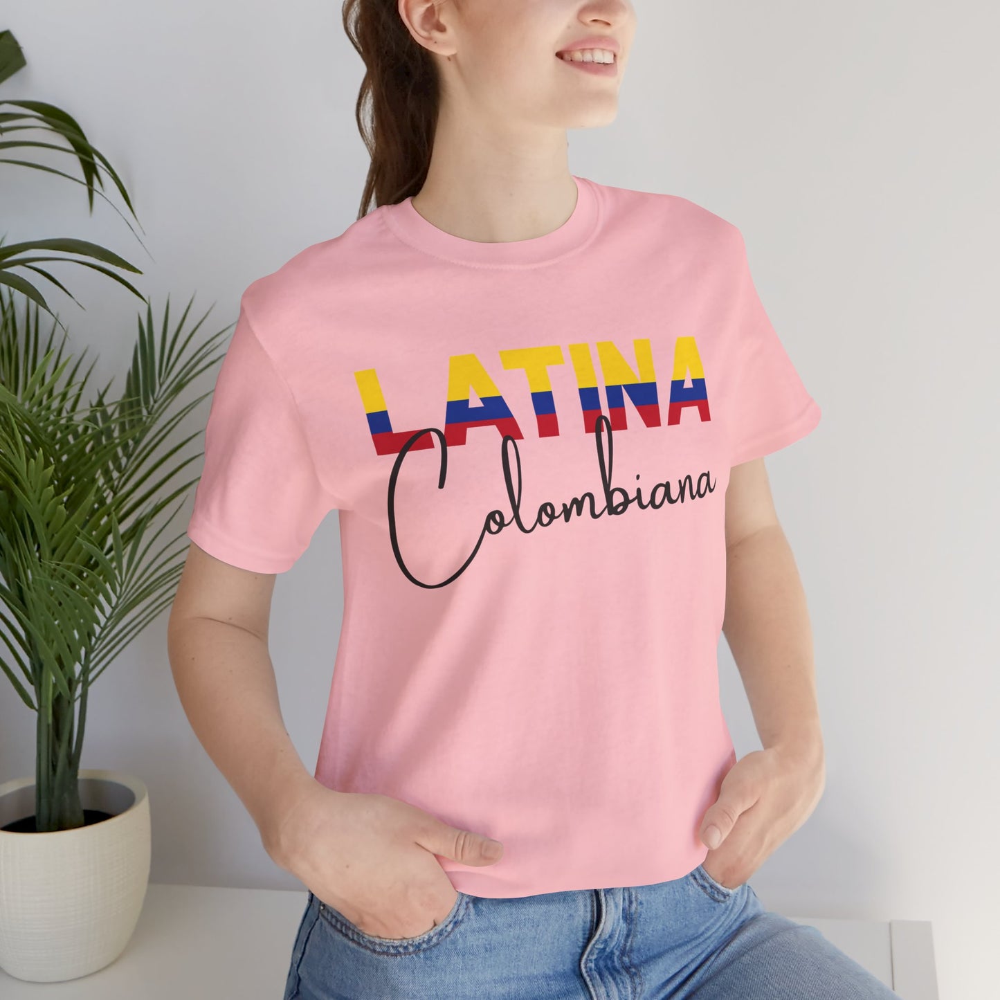 Latina Colombiana, Shirt