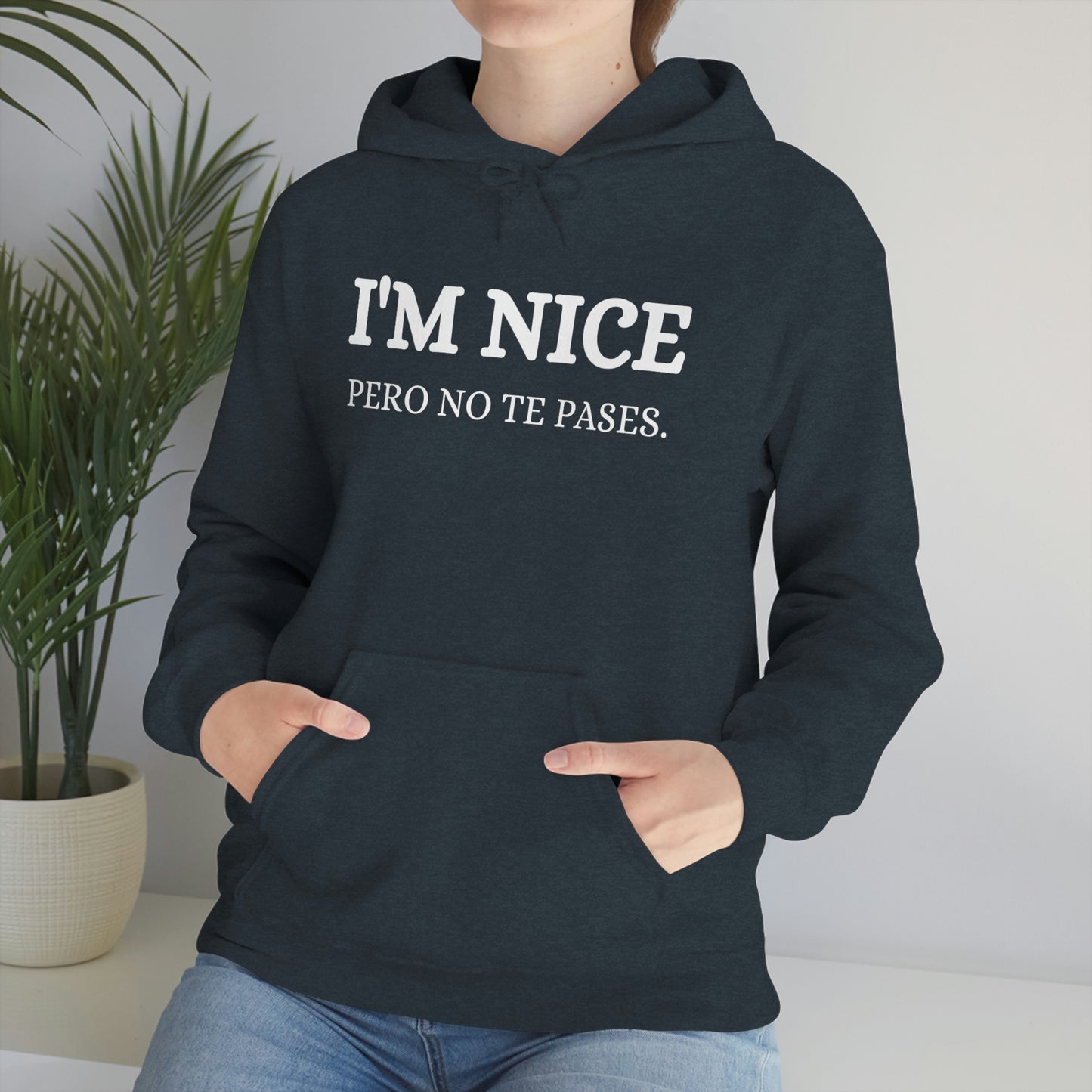 I'm Nice Pero, Hoodie in White Font