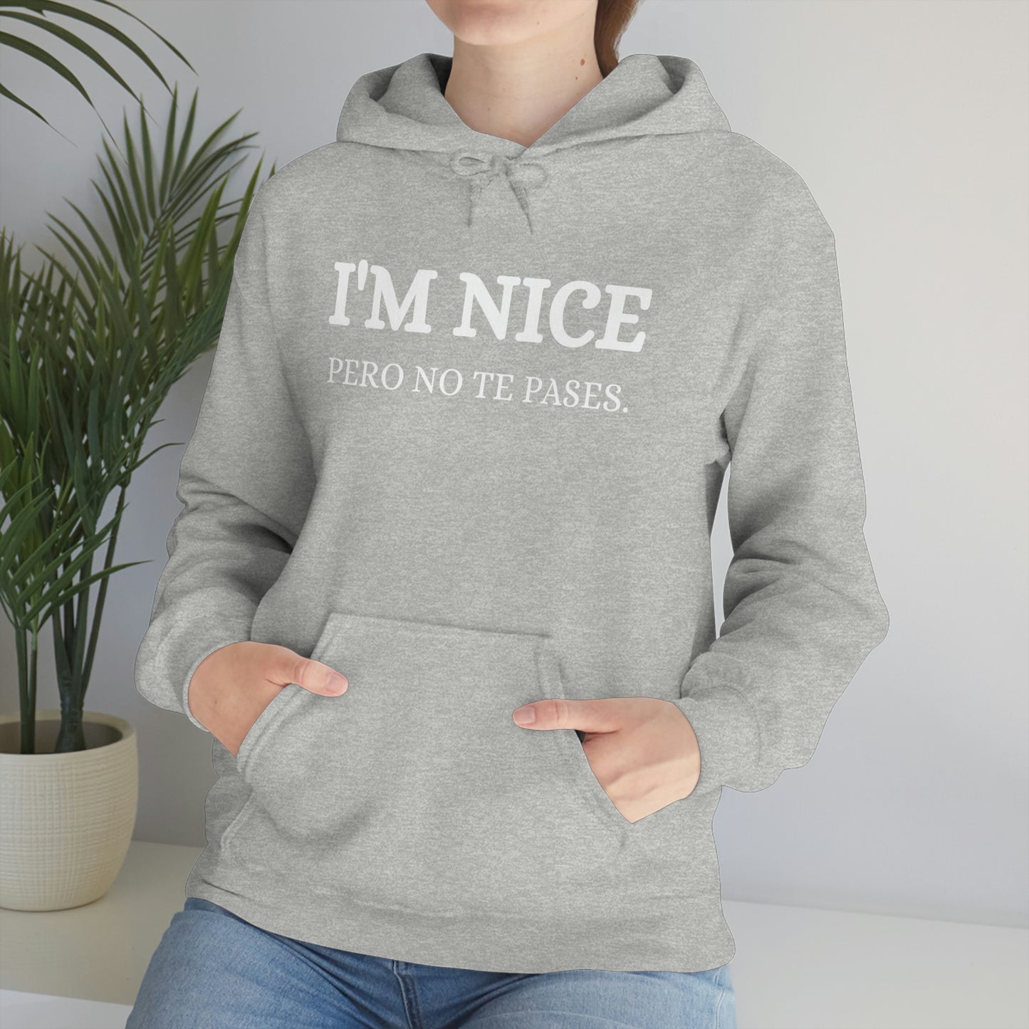 I'm Nice Pero, Hoodie in White Font