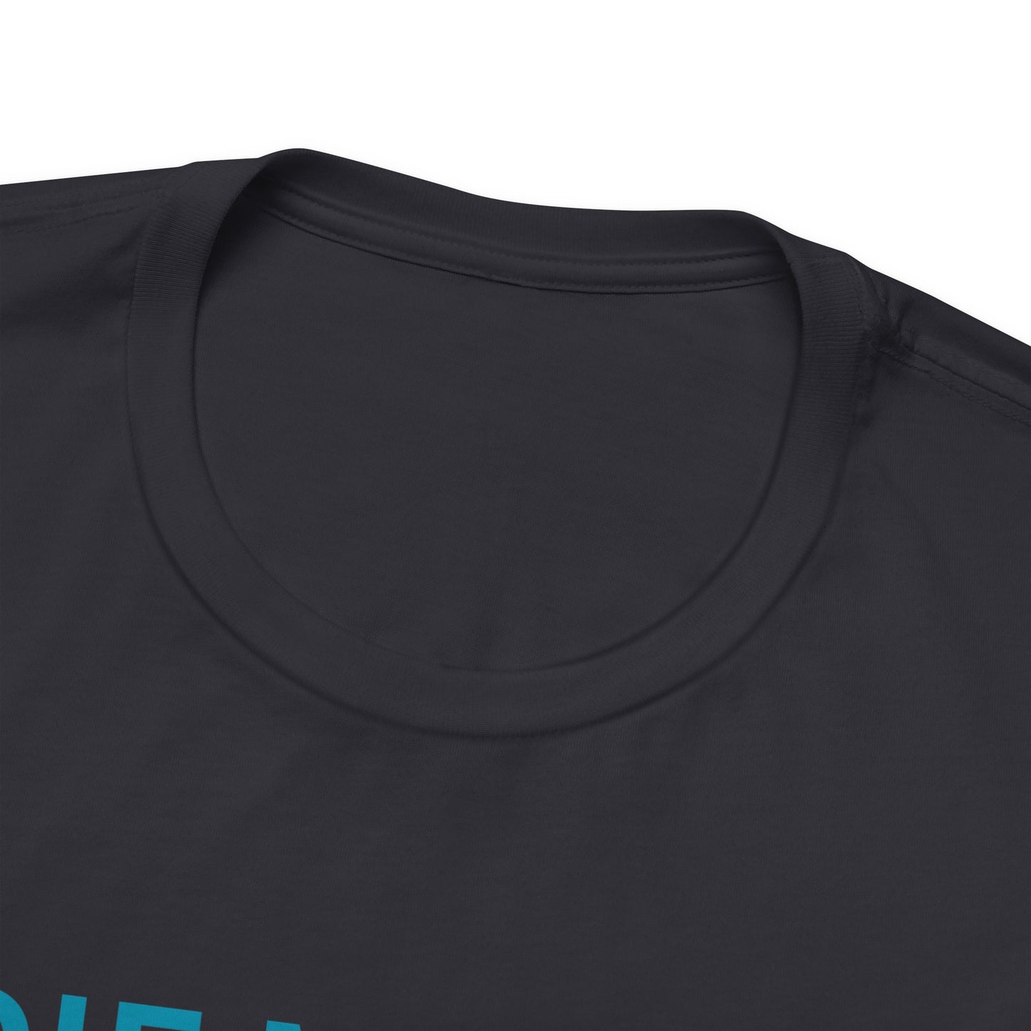 Nadie Me Ayuda, Shirt