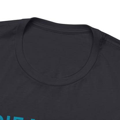 Nadie Me Ayuda, Shirt