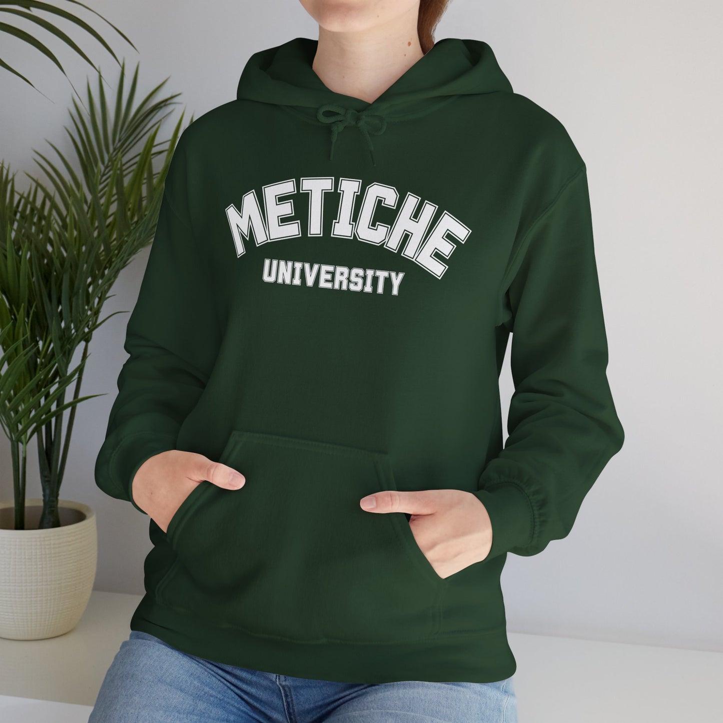 Metiche University, Hoodie