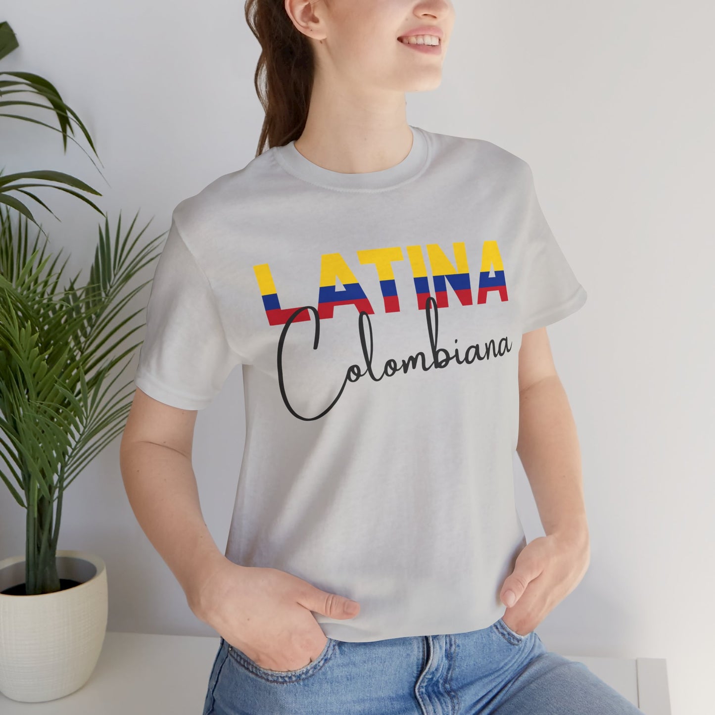 Latina Colombiana, Shirt