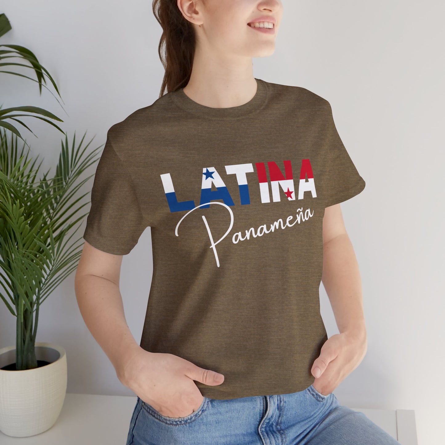 Latina Panameña, Shirt