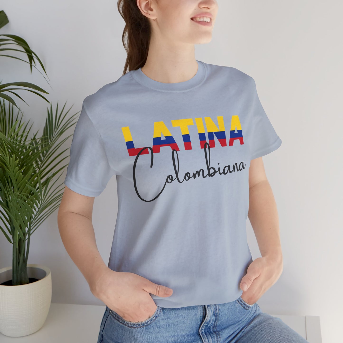Latina Colombiana, Shirt