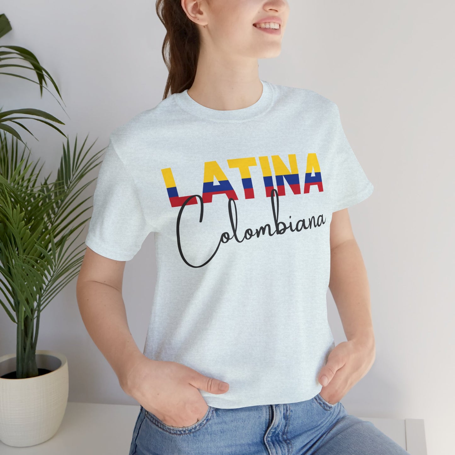 Latina Colombiana, Shirt