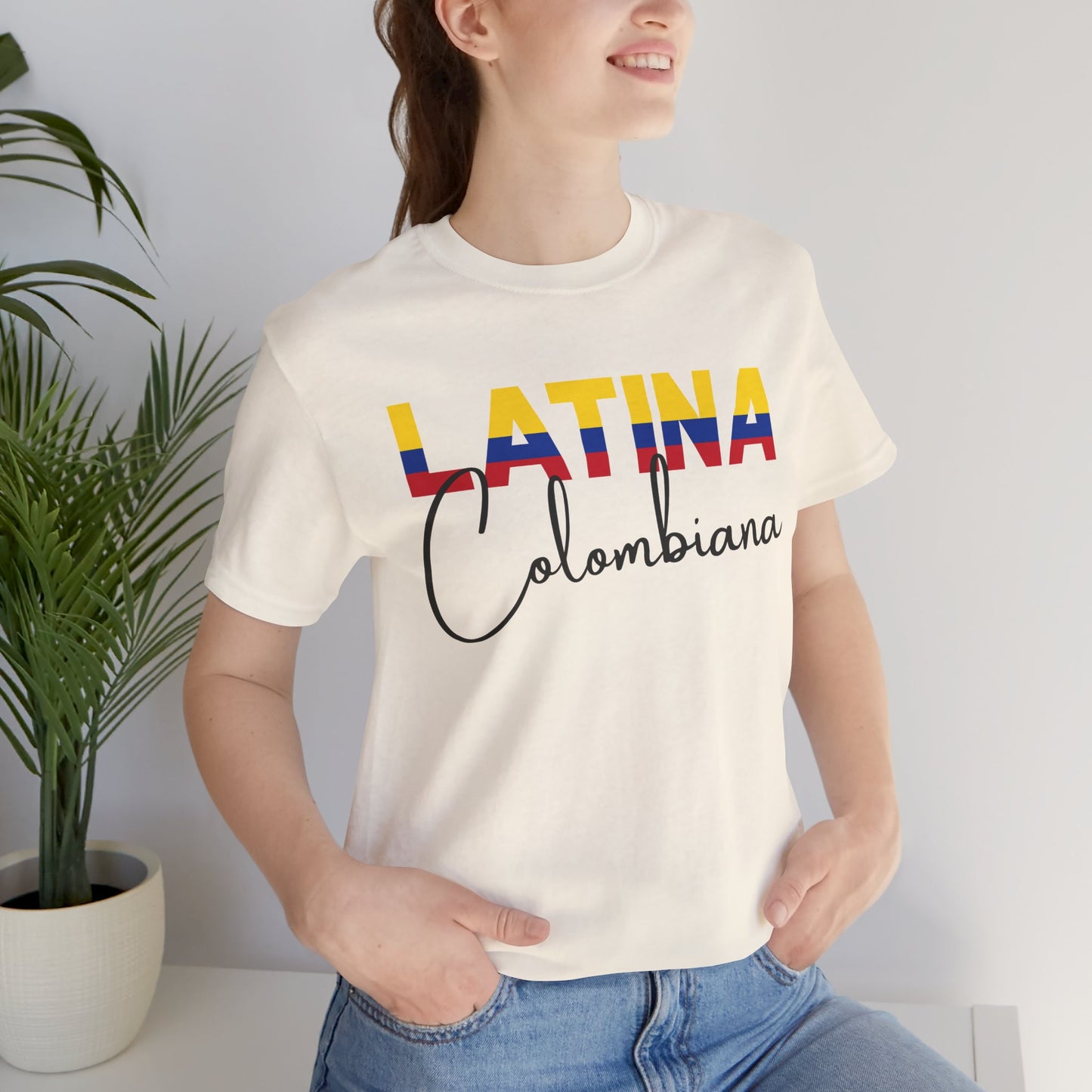 Latina Colombiana, Shirt