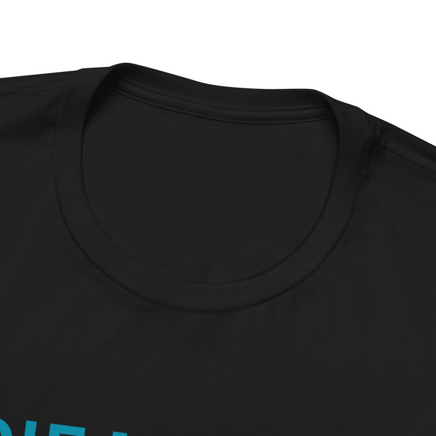 Nadie Me Ayuda, Shirt
