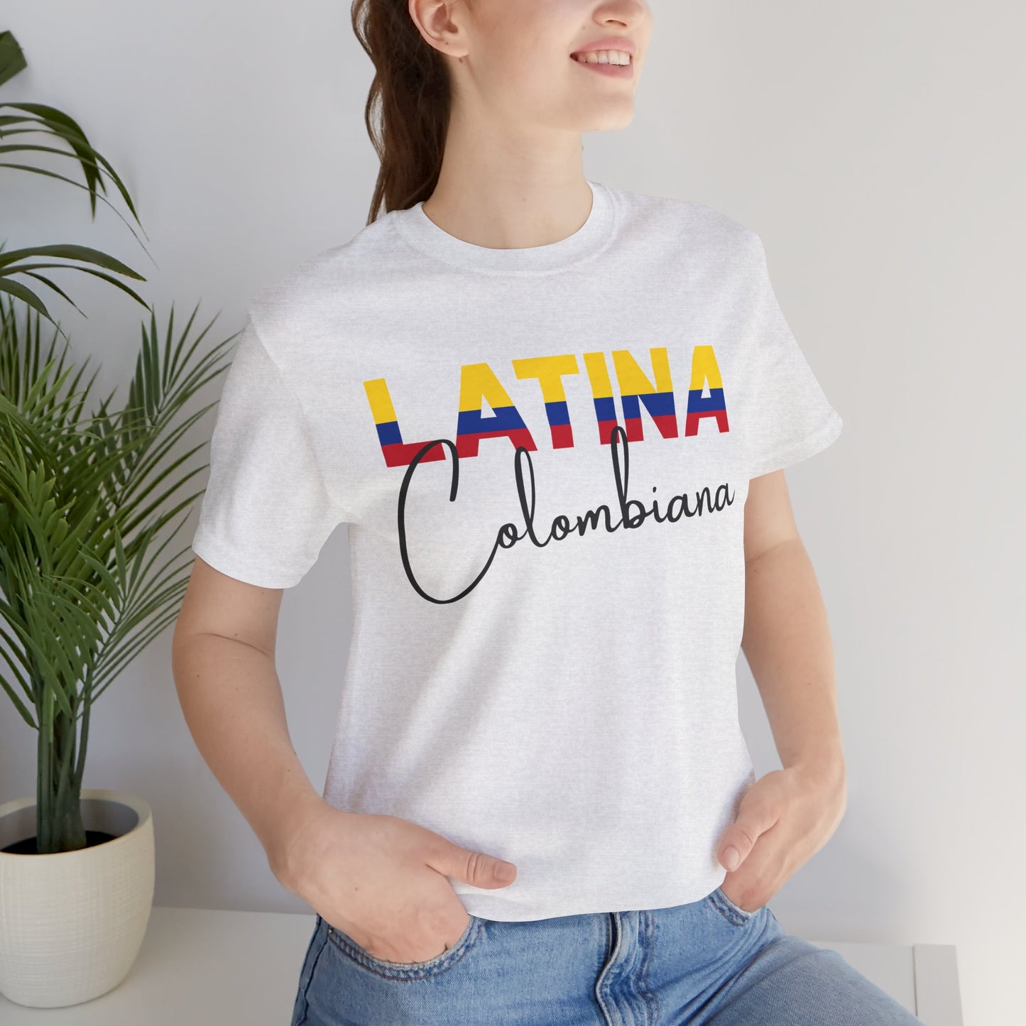 Latina Colombiana, Shirt