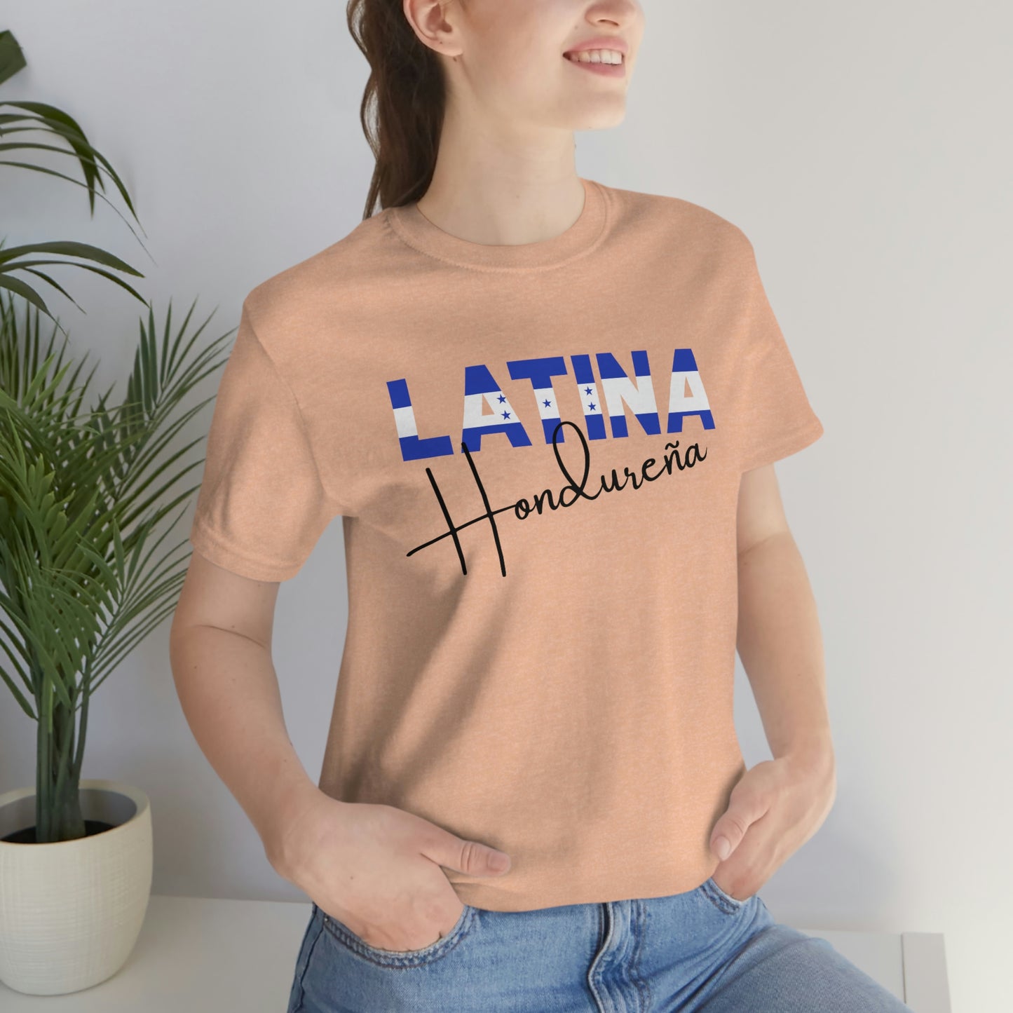 Latina Hondureña, Shirt