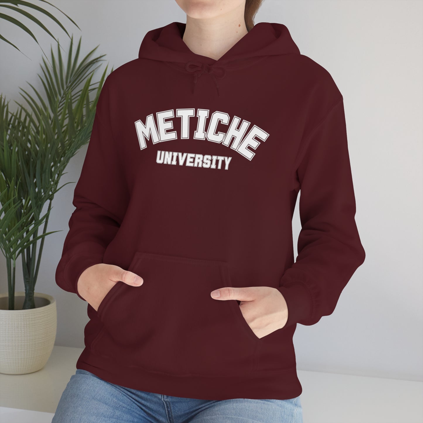 Metiche University, Hoodie