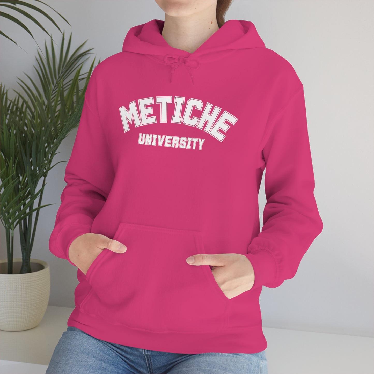 Metiche University, Hoodie