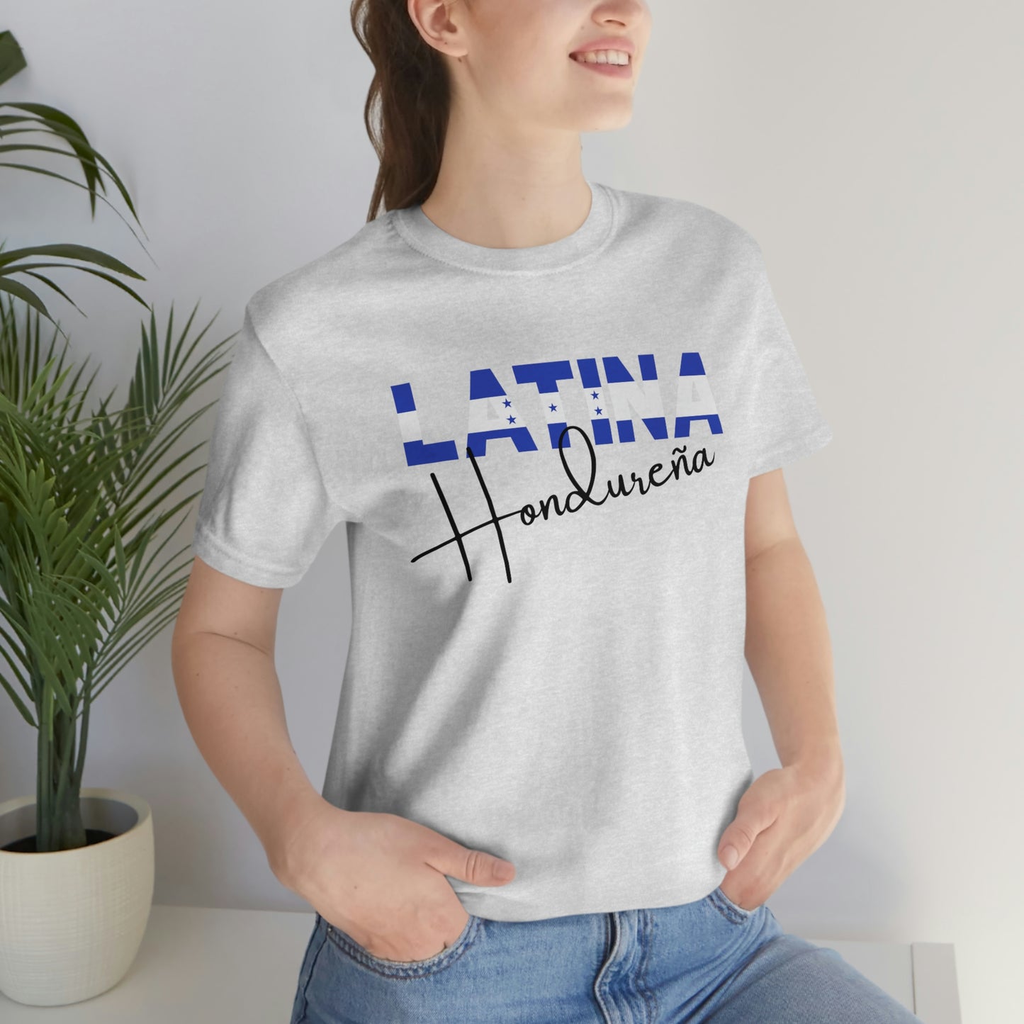 Latina Hondureña, Shirt